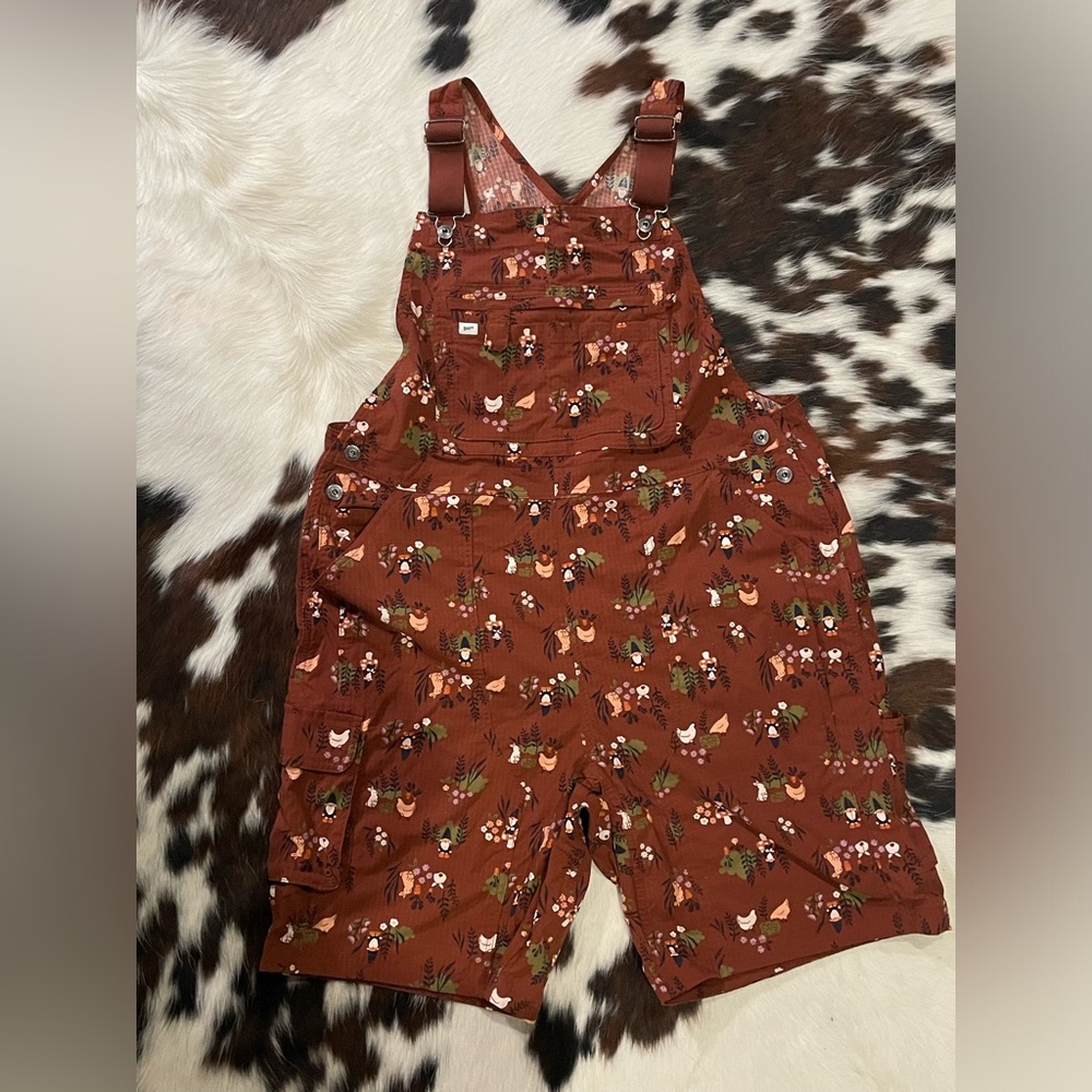 XL Duluth chicken and gnome overalls.